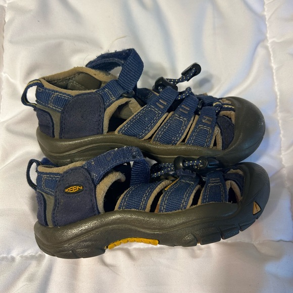 ☀️3/$25☀️ Toddler size 10 Keens - Picture 2 of 3